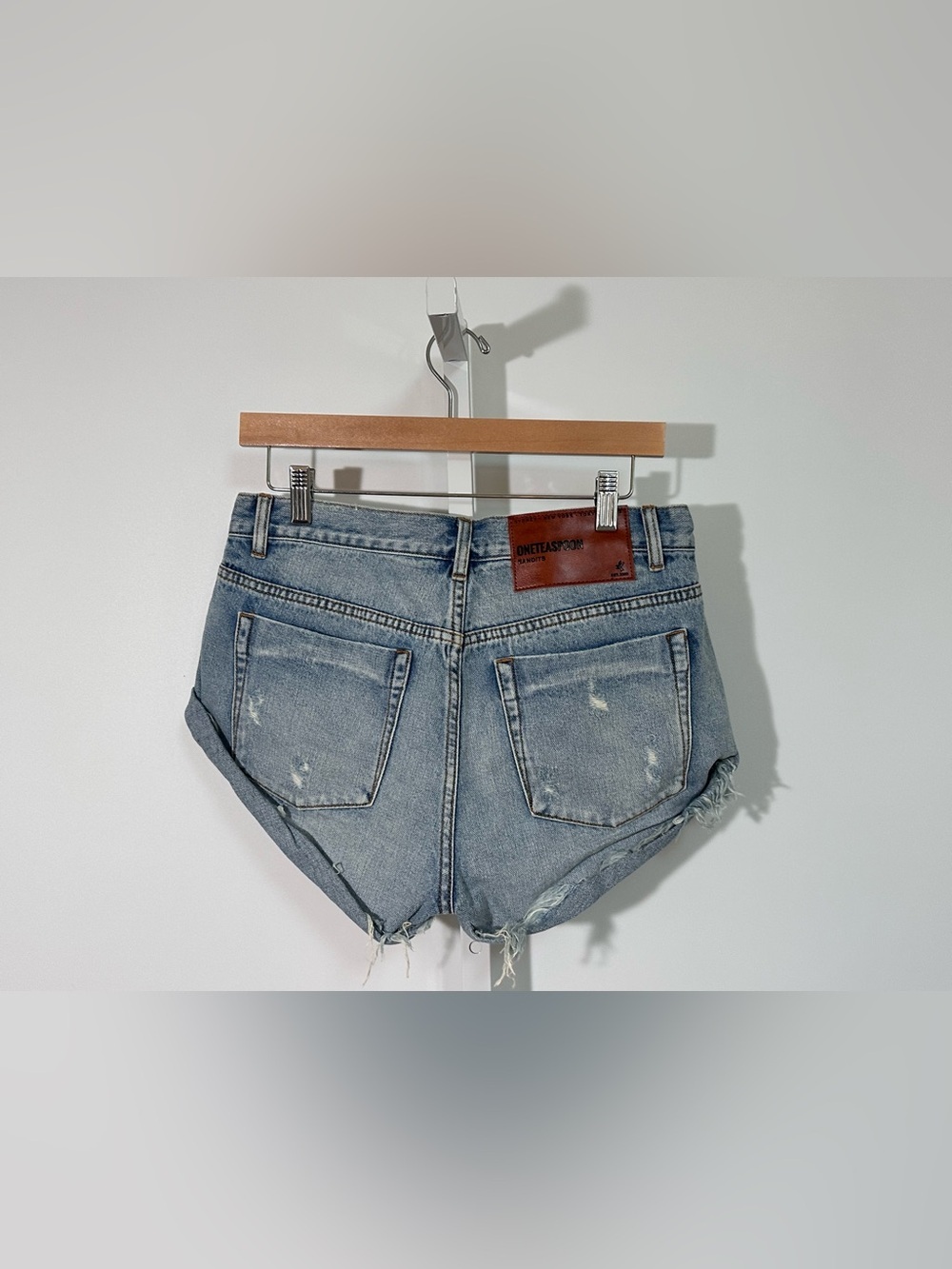 OneTeaspoon Bandits Denim Shorts Women’s 26 Distressed Low Rise Cuffed Festival - Picture 3 of 6
